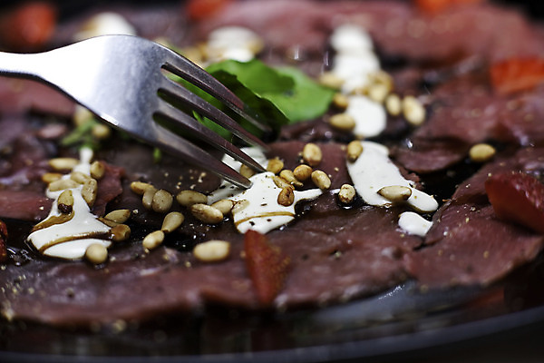 포토 JPG 해외이미지 접시 음식 포크 육류 사람없음 견과류 먹기 해외202004 해외포토 식기 식재료 모션 파일형식 이미지허브