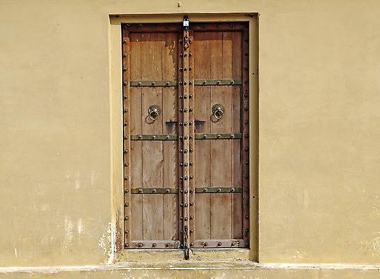 포토 JPG 해외이미지 아시아 벽 의자 열쇠 주택 프레임 사람없음 건물 목재 문 궁전 골동품 시골 오픈 화려 클래식 닫기 잠금 대문 전망대 볼트 놋쇠 옛날 해외202004 해외포토 나무 건축물 나라 가구 컨셉 고건축 재료 모션 공구 보안 파일형식 이미지허브