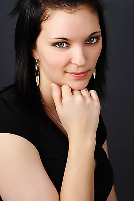 포토 JPG 해외이미지 백인 여자 한명 흰색 해외202004 해외포토 서양인 1 컬러 사람 파일형식 이미지허브