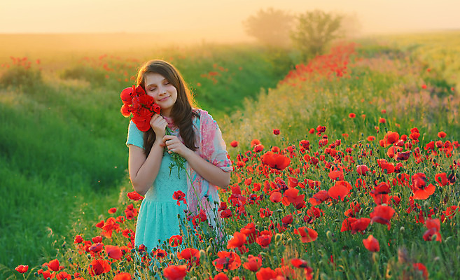 포토 JPG 해외이미지 식물 백인 모델 드레스 여자 꽃 행복 꽃무늬 자연 하늘 휴식 친절 갈색머리 한명 미소 사람 풍경 성인 야외 빨간색 초록색 여름 태양 노란색 유행 봄 자유 흰색 양귀비 해외202004 해외포토 자연요소 서양인 1 헤어스타일 옷 계절 감정 컬러 컨셉 무늬 표정 생태계 파일형식 이미지허브