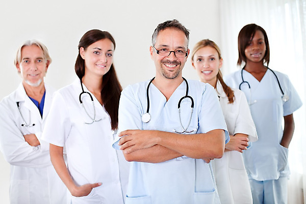 포토 JPG 해외이미지 직업 학생 손 응시 여자 행복 백그라운드 유니폼 청진기 건강 병원 미소 사람 여러명 성인 치료 약 카메라 간호사 의사 흰색 자신감 그룹 동료 외과 돌봄 접기 의료성형뷰티 연습생 해외202004 해외포토 시선 옷 감정 컬러 다수 의학 관계 의료기기 모션 표정 신체부위 전자제품 의료진 연습 파일형식 이미지허브