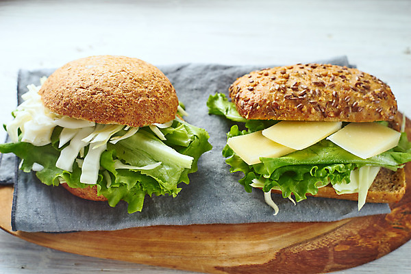 포토 JPG 해외이미지 음식 빵 백그라운드 채소 탁자 치즈 샌드위치 건강 요리 사람없음 목재 가로 초록색 갈색 샐러드 회색 햄버거 흰색 낟알 준비 냅킨 양배추 점심식사 채식주의자 핸드메이드 비건 해외202004 해외포토 나무 컬러 가구 재료 유제품 패스트푸드 식사 채식 파일형식 이미지허브