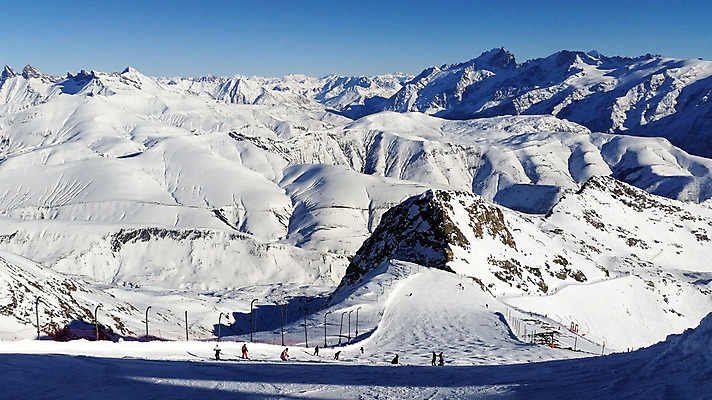 포토 JPG 해외이미지 나무 전통 계절 유럽 여행 크리스마스 겨울 자연 하늘 지붕 휴가 스키 산 주택 풍경 사람없음 야외 건물 목재 파란색 마을 계곡 맑음 추위 프랑스 흰색 시골 소나무 숲 오두막 고도 시골집 휴양지 알프스 샬레 절정 눈내림 해외202004 해외포토 식물 건축물 기념일 나라 컬러 재료 날씨 겨울스포츠 눈_날씨 실험기구 장소 생태계 파일형식 이미지허브