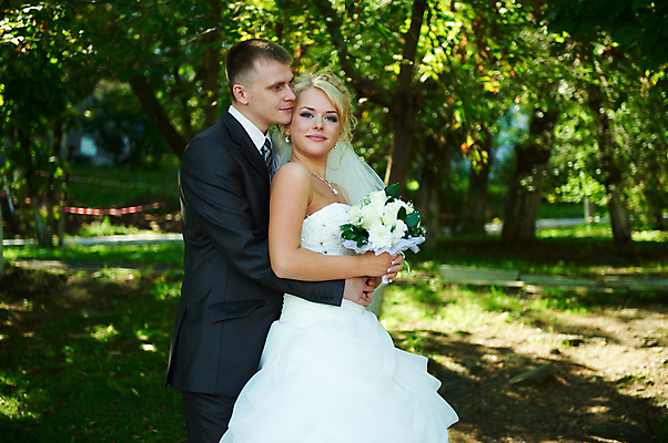 포토 JPG 해외이미지 백인 커플 응시 드레스 여자 남자 꽃 행복 얼굴 꽃다발 결혼 2 밭 관계 포옹 결혼식 남편 함께함 사랑 사람 정장 성인 야외 두명 유행 우주 흰색 축하 잡기 아내 우아함 해외202004 해외포토 서양인 식물 시선 옷 감정 컬러 컨셉 농업 안기 모션 이벤트 신체부위 파일형식 이미지허브