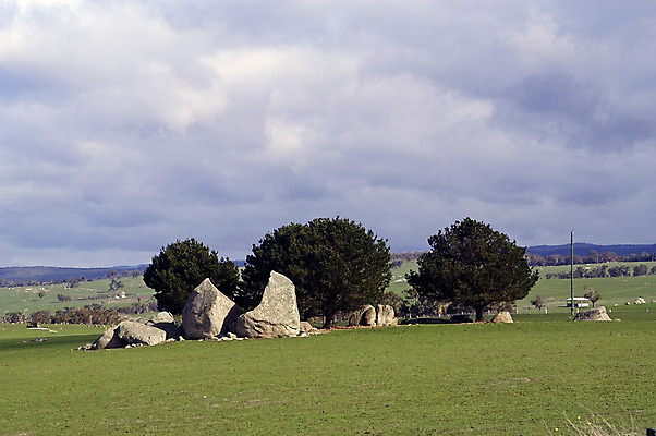 포토 JPG 해외이미지 배너 여행 컨셉 비즈니스 텍스트 통신 자연 휴가 사람 풍경 사람없음 초록색 여행객 문 회색 바위 흰색 인사 발표 호주 언덕 오브젝트 사인 상업 쇼 초대 환영 고립 옛날 화강암 해외202004 해외포토 컬러 암석 돌_바위 예절 오세아니아 생태계 파일형식 이미지허브