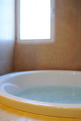 포토 JPG 해외이미지 창문 호텔 욕조 실내 사람없음 바캉스 욕실 호캉스 해외202004 해외포토 숙소 휴가 내부 파일형식 이미지허브