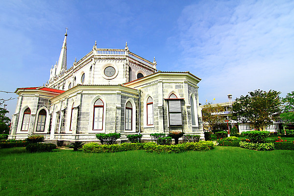 포토 JPG 해외이미지 나무 아시아 종교 십자가 건축양식 태국 하늘 동양인 사람없음 건물 파란색 교회 마을 탑 페인트 기도 역사 신성 천국 첨탑 고딕 보호구역 세기 숭배 옛날 해외202004 해외포토 식물 건축물 건축 나라 컬러 종교건축 모션 인종 구역 파일형식 이미지허브