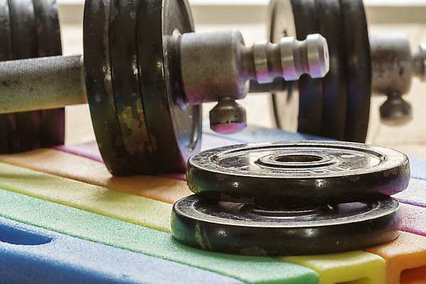 포토 JPG 해외이미지 스포츠 건강 사람없음 검은색 힘 아령 몸무게 보디빌딩 체육관 덩어리 충전 팬케이크 해외202004 해외포토 컬러 케이크 헬스 파일형식 이미지허브