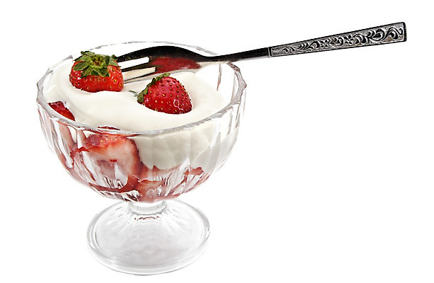 포토 JPG 해외이미지 포크 과일 딸기 디저트 사람없음 빨간색 흰색 자르기 크림 칼로리 고립 해외202004 해외포토 식기 음식 컬러 모션 파일형식 이미지허브