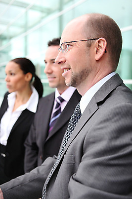 포토 JPG 해외이미지 직업 응시 남자 유럽 산업 안경 벽 셔츠 돈 회사 비즈니스 사업가 창문 교실 성공 미래 건강 정장 건물 세명 사무실 유행 거래 흰색 도시 업무 자신감 화려 재산 우아함 검은머리 스마트 책상 동료 계약 무역 리더 옷입기 폴더 진행 경영 고용 대통령 마케팅 지능 스타일 세련 치프 해외202004 해외포토 헤어스타일 건축물 시선 잡화 옷 교육 감정 나라 컬러 가구 컨셉 상의 학교 관계 모션 사람 금융 구직 작업 파일 채용 파일형식 이미지허브