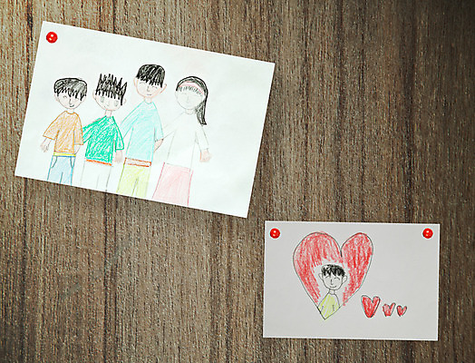 포토 JPG 해외이미지 여자 남자 딸 행복 종이 아들 어린이 가족 엄마 함께함 미술 미소 사람 소년 성인 사람없음 목재 기쁨 그룹 아빠 만화 스케치 그림 손그림 언니 남동생 해외202004 해외포토 나무 감정 컨셉 재료 관계 문화예술 표정 자매 동생 파일형식 이미지허브