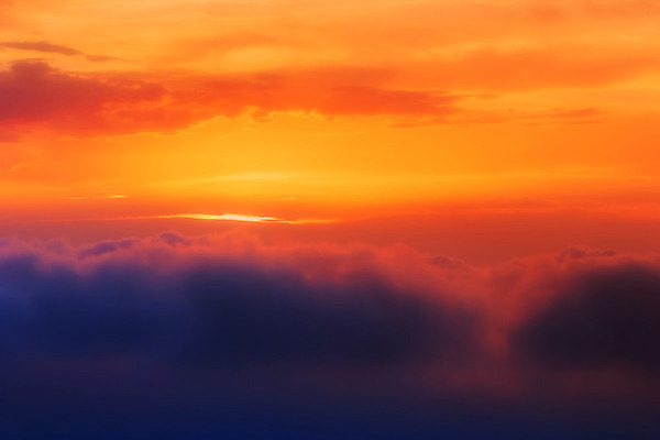 포토 JPG 해외이미지 구름 종교 바다 여행 하늘 비행기 그림자 사람없음 가로 파란색 관광지 하이앵글 컬러풀 햇빛 태양 우주 맑음 어둠 황혼 일몰 자유 영혼 분위기 야간 크루즈 부드러움 폭풍 광 뇌우 열대기후 조감도 해외202004 해외포토 자연요소 뷰포인트 컬러 컨셉 배_교통 항공교통 날씨 대중교통 노을 감각 파일형식 이미지허브