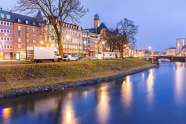 포토 JPG 해외이미지 유럽 바다 여행 건축양식 하늘 거리 주택 스웨덴 풍경 사람없음 야외 건물 물 파란색 강 도시풍경 반사 성당 교회 탑 항구 고층빌딩 황혼 새벽 도시 도심 야간 운하 장면 타운 스카이라인 스칸디나비아 해외202004 해외포토 자연요소 건축물 건축 나라 컬러 종교건축 교통시설 북유럽 빌딩 일몰 파일형식 이미지허브