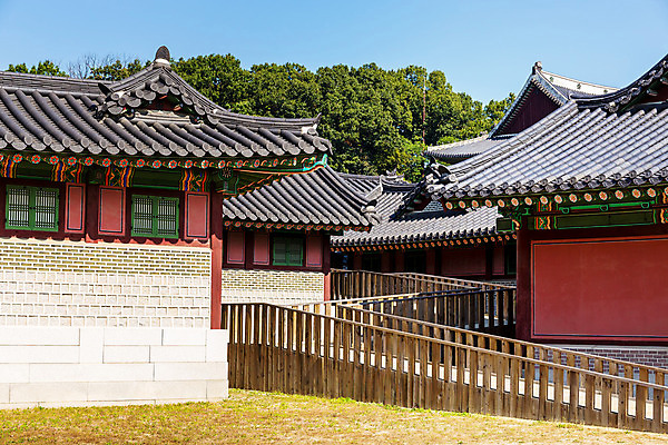 포토 JPG 해외이미지 전통 외관 아시아 문화 여행 패턴 불교 건축양식 하늘 지붕 주택 한국 미술 동양인 사람없음 야외 건물 목재 장식 빨간색 컬러풀 페인트 궁전 사찰 역사 도심 왕 묘사 동쪽 솜씨 신앙심 옛날 스타일 해외202004 해외포토 나무 건축물 건축 나라 종교 컬러 고건축 무늬 재료 종교건축 문화예술 인종 도시 방향 파일형식 이미지허브