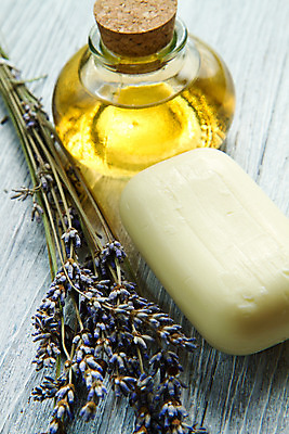 포토 JPG 해외이미지 꽃 바다 분홍색 조각 신체 자연 휴식 건강 사람없음 치료 약 상점 검은색 스파 어둠 침묵 목욕 화장품 신선 사발 고급 닫기 다발 소중 허브 제비꽃 피부관리 유기농 아로마 소금 비누 아로마테라피 라벤더 라일락 돌봄 바디케어 위생관리 핸드메이드 화상 해외202004 해외포토 식물 웰빙 컬러 컨셉 의학 모션 관리 위생용품 뷰티 소리 청결 사기그릇 상처 생태계 테라피 파일형식 이미지허브