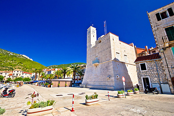 포토 JPG 해외이미지 나무 유럽 바다 섬 여행 건축양식 자연 하늘 파노라마 손바닥 풍경 해변 사람없음 초록색 여름 파란색 여행객 마을 항구 놀람 조약돌 바위 도시 만 보트 역사 어부 지중해 타운 크로아티아 옛날 해외202004 해외포토 식물 직업 손 계절 건축 감정 나라 컬러 배_교통 교통시설 촬영기법 표정 사람 돌_바위 생태계 파일형식 이미지허브