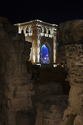 포토 JPG 해외이미지 건축양식 사람없음 야외 계단 경기장 이탈리아 궁전 골동품 중세 역사 극장 타운 기념물 남쪽 천연기념물 르네상스 바로크 원형극장 해외202004 해외포토 건축 유럽 고건축 스포츠시설 도시 방향 파일형식 이미지허브