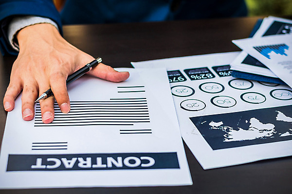 포토 JPG 해외이미지 직업 인터넷 비즈니스 통계 그래프 사람 사람없음 금융 노트북 컴퓨터 사무실 모니터 자료 결과 계획 위험 토론 고객 읽기 분석 동료 계약 속도 무역 보고서 시작 상담 문서 투자 바쁨 자원 진행 대출 개발 리뷰 마케팅 경제학 힙스터 해외202004 해외포토 교육 패션 산업 컨셉 관계 모션 경제 전자제품 파일형식 이미지허브