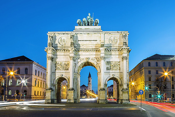 포토 JPG 해외이미지 전통 문화 도로 건축양식 모션 거리 독일 사람없음 도시풍경 조각상 황혼 일몰 새벽 도시 시간 도심 야간 소프트포커스 아치 장면 지역 빛망울 천연기념물 뮌헨 필승 바이에른 해외202004 해외포토 자연요소 건축 유럽 길 교통시설 촬영기법 풍경 빛 조형물 노을 우승 파일형식 이미지허브