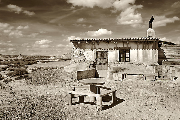 포토 JPG 해외이미지 유럽 자연 주택 흑백 굴뚝 풍경 사람없음 맑음 검은색 사막 스페인 당기기 고독 목표 부식 내추럴 옛날 진짜 해외202004 해외포토 감정 나라 컬러 컨셉 모션 날씨 촬영기법 건물 생태계 파일형식 이미지허브