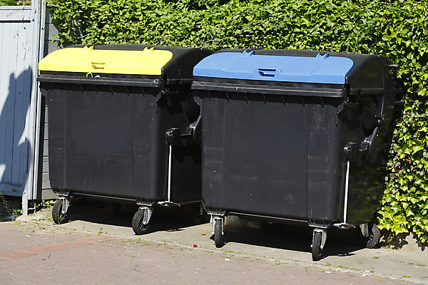 포토 JPG 해외이미지 종이 독일 사람없음 파란색 노란색 재활용 쓰레기통 컨테이너 플라스틱 낭비 해외202004 해외포토 유럽 산업 컬러 컨셉 재질 친환경 파일형식 이미지허브