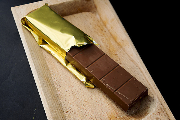 포토 JPG 해외이미지 접시 백그라운드 디저트 사람없음 목재 초콜릿 검은색 우유 바 달콤 패키지 판 해외202004 해외포토 나무 식기 음식 컬러 재료 유제품 맛 파일형식 이미지허브