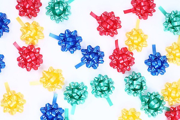 포토 JPG 해외이미지 전통 기념일 리본 종이 백그라운드 크리스마스 포장 넥타이 새로움 프레임 발렌타인데이 선물 이벤트 사람없음 장식 빛 우주 놀람 덮개 흰색 축하 인사 신용카드 생일 화려 날짜 연도 포장지 활 주기 패키지 고립 포장소품 해외202004 해외포토 잡화 감정 컬러 컨셉 모션 데이이벤트 표정 금융 뚜껑 예절 오브젝트 포장재료 파일형식 이미지허브