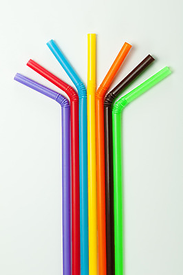 포토 JPG 해외이미지 음료 선 음식 오렌지 숙이기 사람없음 빨간색 초록색 파란색 컬러풀 갈색 노란색 보라색 주스 칵테일 바 플라스틱 유연 오브젝트 튜브 밀짚 강렬 고립 해외202004 해외포토 컬러 포즈 과일 재질 주류 짚 파일형식 이미지허브