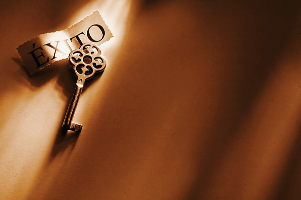 포토 JPG 해외이미지 직업 돈 비즈니스 성공 열쇠 부동산 주택 안전 사람없음 금융 경제 판매 세일 금속 희망 펼침 업무 오픈 재산 계획 기회 잠금 보안 투자 주인 대출 고집 옛날 해외202004 해외포토 감정 컨셉 모션 재질 건물 작업 파일형식 이미지허브