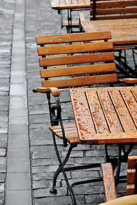 포토 JPG 해외이미지 도로 백그라운드 의자 탁자 거리 사람없음 식당 카페 젖음 조약돌 해외202004 해외포토 길 가구 교통시설 상점 돌_바위 파일형식 이미지허브