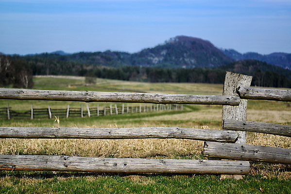 포토 JPG 해외이미지 나무 구름 공원 밭 농업 자연 하늘 거리 풍경 잔디 사람없음 야외 목재 초록색 여름 파란색 울타리 컬러풀 농장 농경지 검은색 침묵 목장 활발 흰색 시골 신선 장애물 땅 언덕 대문 장면 방목장 해외202004 해외포토 자연요소 식물 계절 공공시설 산업 컬러 컨셉 재료 담장 문 소리 생태계 파일형식 이미지허브