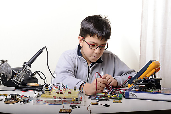 포토 JPG 해외이미지 백인 직업 학생 남자 행복 안경 어린이 생각 학교 상상 성공 미래 아이디어 한명 사람 전자제품 꿈 의사 흰색 도구 표현 엔지니어 선택 스마트 과학자 분석 경영자 비전 골 초보 패기 해외202004 해외포토 서양인 1 잡화 교육 감정 컬러 과학 컨셉 의료진 자신감 기술자 리더 학자 파일형식 이미지허브