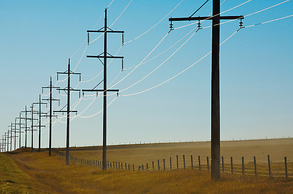 포토 JPG 해외이미지 선 하늘 사람없음 파란색 햇빛 태양 반사 힘 에너지 전선 시골 전염 철탑 해외202004 해외포토 자연요소 컬러 탑 질병 감염 파일형식 이미지허브
