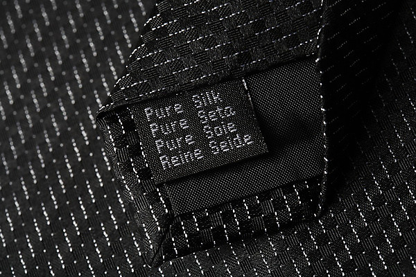 포토 JPG 해외이미지 옷 넥타이 사람없음 라벨 정보 직물 실크 순수 내추럴 해외202004 해외포토 잡화 컨셉 프레임 파일형식 이미지허브