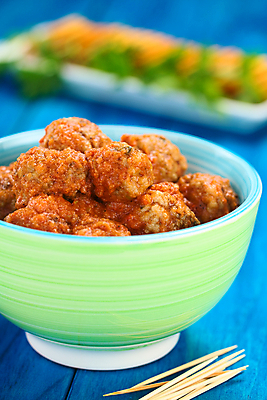 포토 JPG 해외이미지 접시 음식 토마토 육류 요리 사람없음 세로 파란색 컬러풀 식사 저녁식사 튀김 사발 미트볼 이쑤시개 점심식사 다진 땅바닥 스페인어 앙트레 타파스 해외202004 해외포토 식기 컬러 채소 식재료 바닥 사기그릇 애피타이저 파일형식 이미지허브