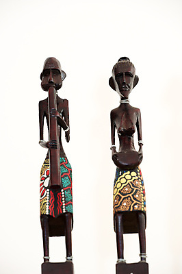 포토 JPG 해외이미지 전통 조각 아프리카 미술 사람없음 목재 장식 조각상 흰색 기념품 부족 해외202004 해외포토 나무 나라 컬러 컨셉 재료 문화예술 조형물 오브젝트 파일형식 이미지허브