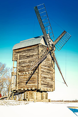 포토 JPG 해외이미지 전통 유럽 농업 건축양식 자연 하늘 바람 풍경 사람없음 야외 건물 목재 초록색 물 파란색 강 농장 힘 풍차 에너지 시골 바퀴 역사 복고 크로아티아 방앗간 구식 옛날 해외202004 해외포토 자연요소 나무 건축물 건축 나라 산업 컬러 재료 날씨 생태계 파일형식 이미지허브