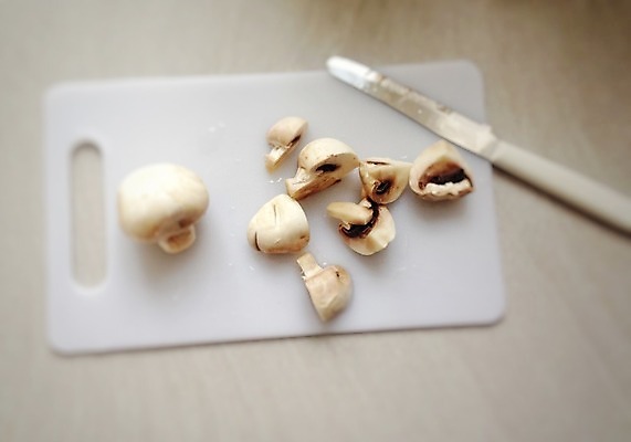 포토 JPG 해외이미지 음식 백그라운드 다이어트 토마토 채소 재료 도마 건강 육류 요리 사람없음 갈색 주방 식사 저녁식사 버섯 흰색 시골 신선 칼 맛 자르기 준비 유기농 날것 슬라이스 성분 건강식 내추럴 점심식사 생식 식용 채식주의자 해외202004 해외포토 웰빙 컬러 컨셉 식재료 모션 주방용품 채식 파일형식 이미지허브