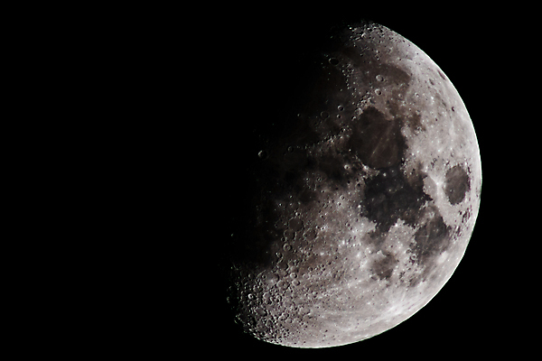 포토 JPG 해외이미지 사람없음 야외 회색 달 야간 해외202004 해외포토 자연요소 컬러 파일형식 이미지허브