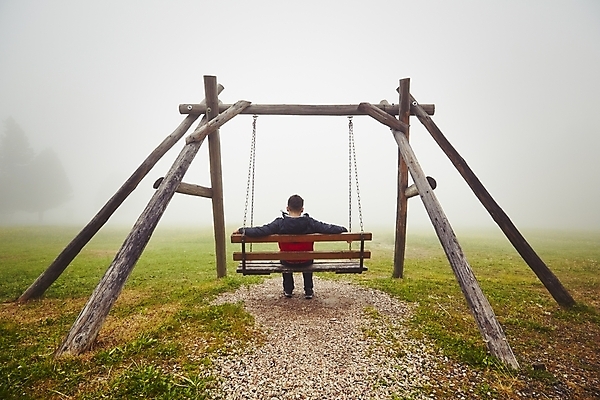 포토 JPG 해외이미지 공원 남자 감정 생각 벤치 자연 날씨 휴식 한명 사람 앉기 풍경 야외 추위 슬픔 안개 시골 고독 놀이터 신비 향수 그네 흐림 나쁜 뿌연 우울감 우울증 혼자 해외202004 해외포토 1 공공시설 컨셉 의자 모션 놀이 화장품 질병 생태계 파일형식 이미지허브