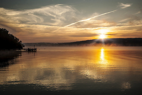 포토 JPG 해외이미지 유럽 호수 여행 오렌지 자연 하늘 아침 휴가 휴식 풍경 사람없음 야외 목재 물 태양 반사 평화 일출 항구 침묵 일몰 방파제 옛날 수평선 해외202004 해외포토 주간 자연요소 나무 공공시설 나라 컨셉 과일 재료 교통시설 노을 소리 생태계 파일형식 이미지허브
