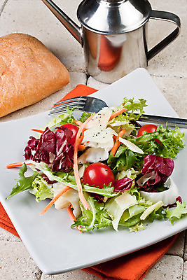 포토 JPG 해외이미지 음식 잎 다이어트 채소 건강 사람없음 컵 빨간색 초록색 식당 식사 당근 샐러드 로켓 흰색 신선 사발 상추 허브 흰배경 윤곽 고립 섞기 채식주의자 치커리 로메인상추 해외202004 해외포토 식물 식기 컬러 백그라운드 뿌리채소 상점 사기그릇 채식 파일형식 이미지허브