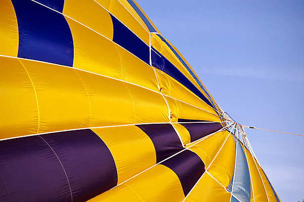 포토 JPG 해외이미지 주간 풍경 사람없음 야외 노란색 열기구 해외202004 해외포토 자연요소 컬러 항공교통 파일형식 이미지허브