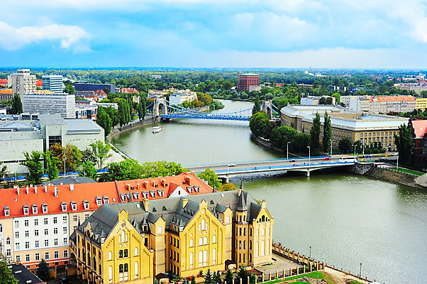 포토 JPG 해외이미지 유럽 길 선 여행 건축양식 교통시설 하늘 안테나 사람없음 건물 가로 파란색 강 도시풍경 햇빛 태양 탑 가을 바위 도시 역사 강가 아래 교차로 정사각형 장면 지역 광택 타운 동쪽 스카이라인 폴란드 브로츠와프 줄서기 철강 해외202004 해외포토 자연요소 도형 건축물 계절 건축 나라 컬러 교통 통신 모션 풍경 돌_바위 방향 시설 위치 파일형식 이미지허브