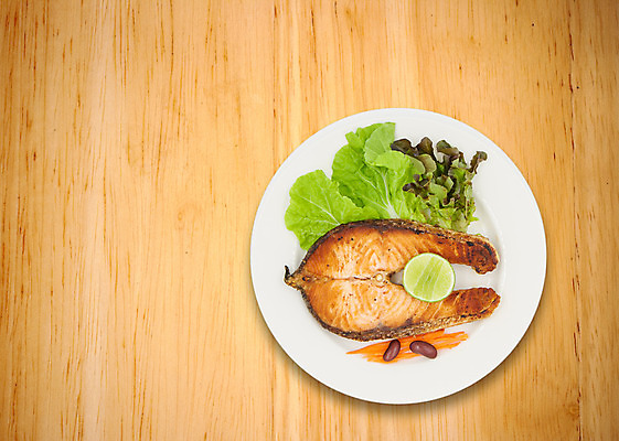 포토 JPG 해외이미지 접시 음식 조각 탁자 콩 어류 스테이크 사람없음 목재 초록색 저녁식사 당근 튀김 시골 신선 상추 브로콜리 굽기 레몬 해산물 준비 연어 점심식사 해외202004 해외포토 나무 식기 컬러 가구 채소 과일 재료 곡류 뿌리채소 서양음식 식사 수중동물 구이 파일형식 이미지허브