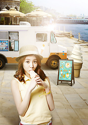 PSD 편집 편집이미지 모자 여자 음식 아이스크림 한명 상반신 20대 성인 한국인 먹기 입간판 푸드트럭 성인여자한명만 이미지편집 1 잡화 모션 디저트 간판 사람 동양인 청년 트럭 여자한명만 성인여자만 파일형식