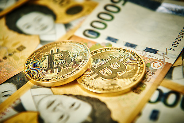 포토 JPG 스튜디오촬영 돈 실내 사람없음 아웃포커스 동전 오브젝트 오만원 가상 가상화폐 국내포토 지폐 촬영기법 내부 재산 파일형식