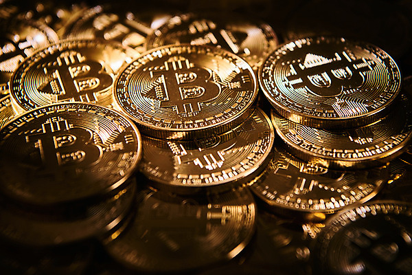 포토 JPG 스튜디오촬영 돈 실내 사람없음 동전 어둠 여러개 오브젝트 가상 가상화폐 국내포토 다수 내부 재산 파일형식