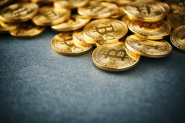 포토 JPG 스튜디오촬영 돈 실내 사람없음 아웃포커스 동전 여러개 오브젝트 가상 가상화폐 국내포토 다수 촬영기법 내부 재산 파일형식