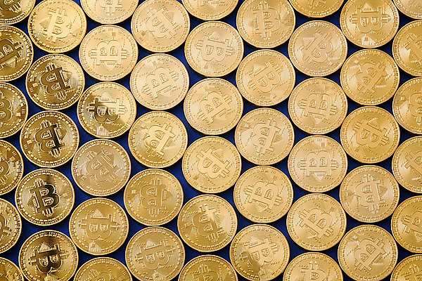 포토 JPG 스튜디오촬영 돈 실내 사람없음 동전 여러개 오브젝트 일렬 가상 가상화폐 국내포토 다수 내부 재산 파일형식